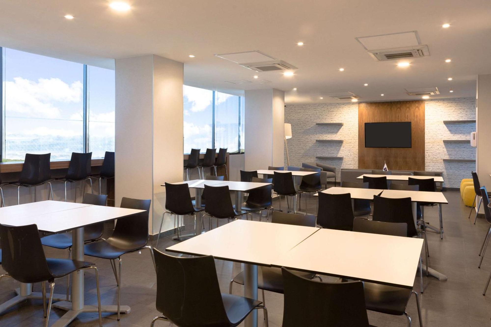 Comfort Inn Delicias Kültér fotó